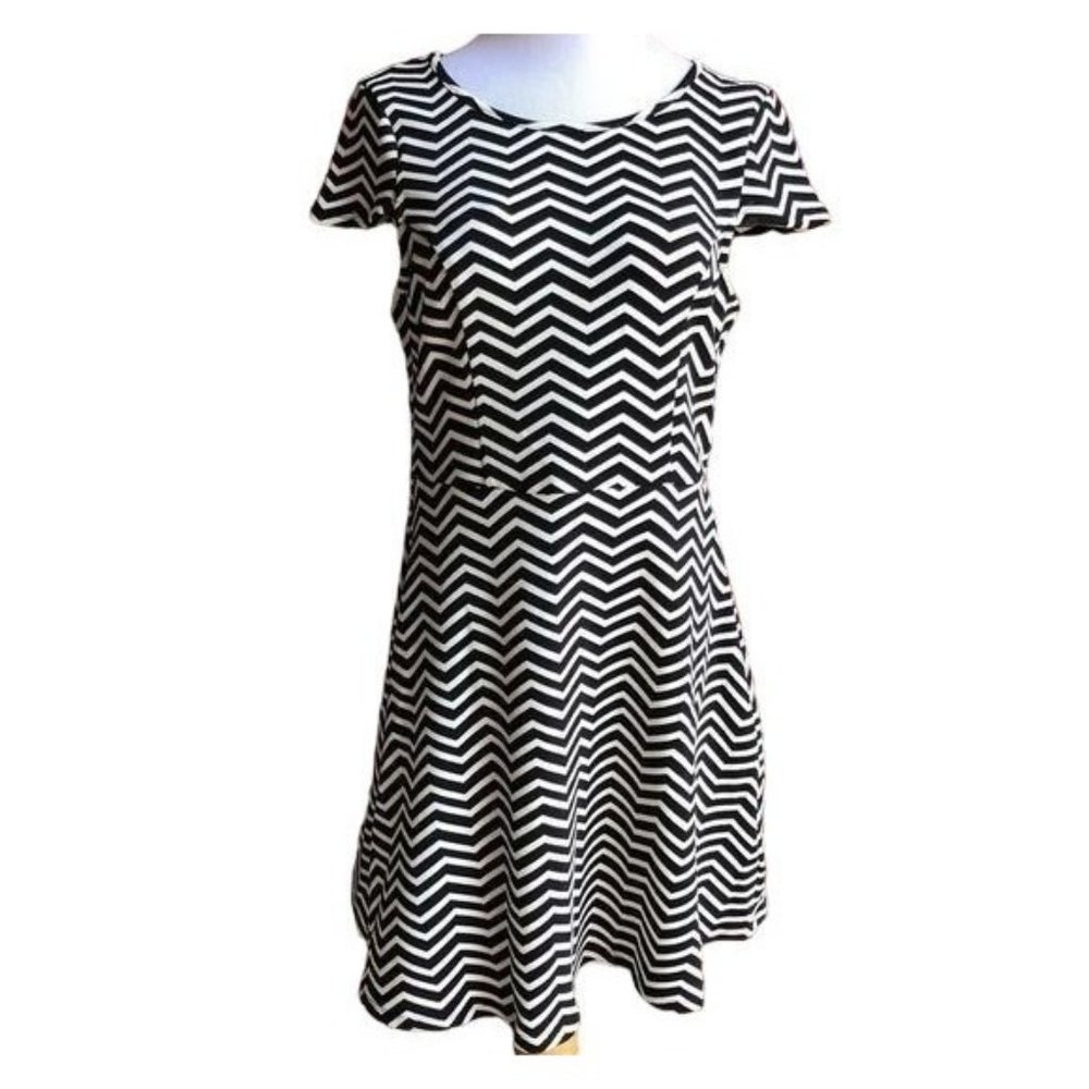 Speechless Black White Chevron Dress - Size 11‎